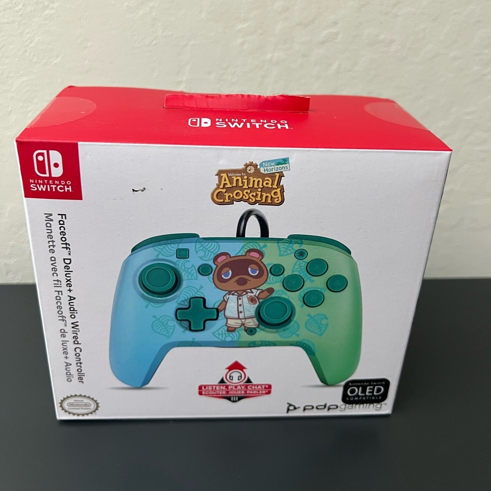 Nintendo Switch Animal Crossing Face off Deluxe+ Audio Wired Controller